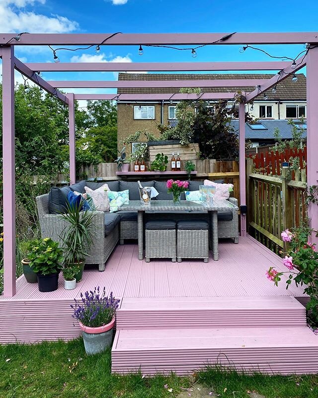 🍾I now declare The Pink House Deck officially...OPEN! Swipe for mini tour and see stories/Garden highlight in bio for last night&rsquo;s deck launch party details, including my attempt at becoming the Athena poster tennis girl 🎾, and what happens w