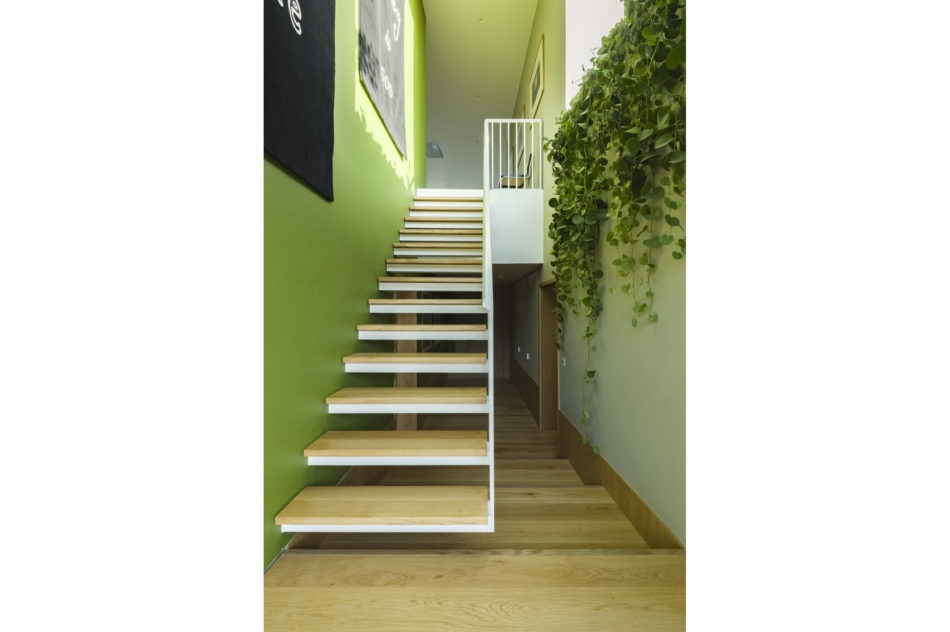 Verdant tones make any hallway more agree(n)able