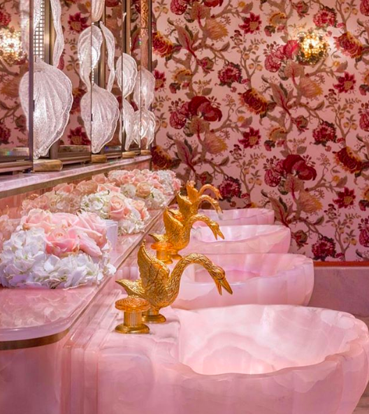 The most insta worthy toilets EVER @annabelsmayfair